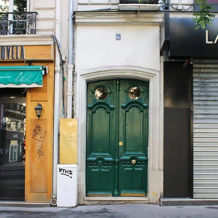 Beautiful And Spacious In The 10th Paris